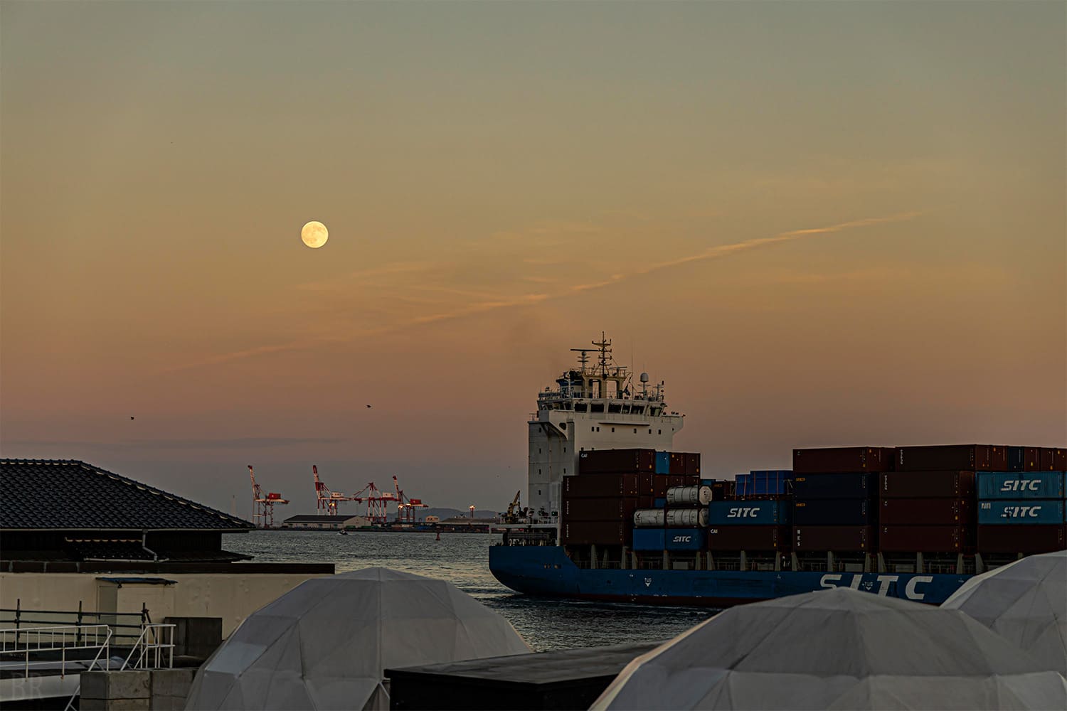 펼쳐진바다와칸몬 해협을바라보는최고의 자리.